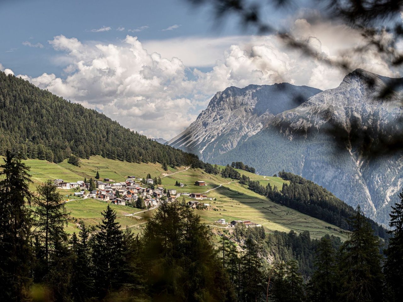 öffentliche Dorfführung durch Vnà im Engadin