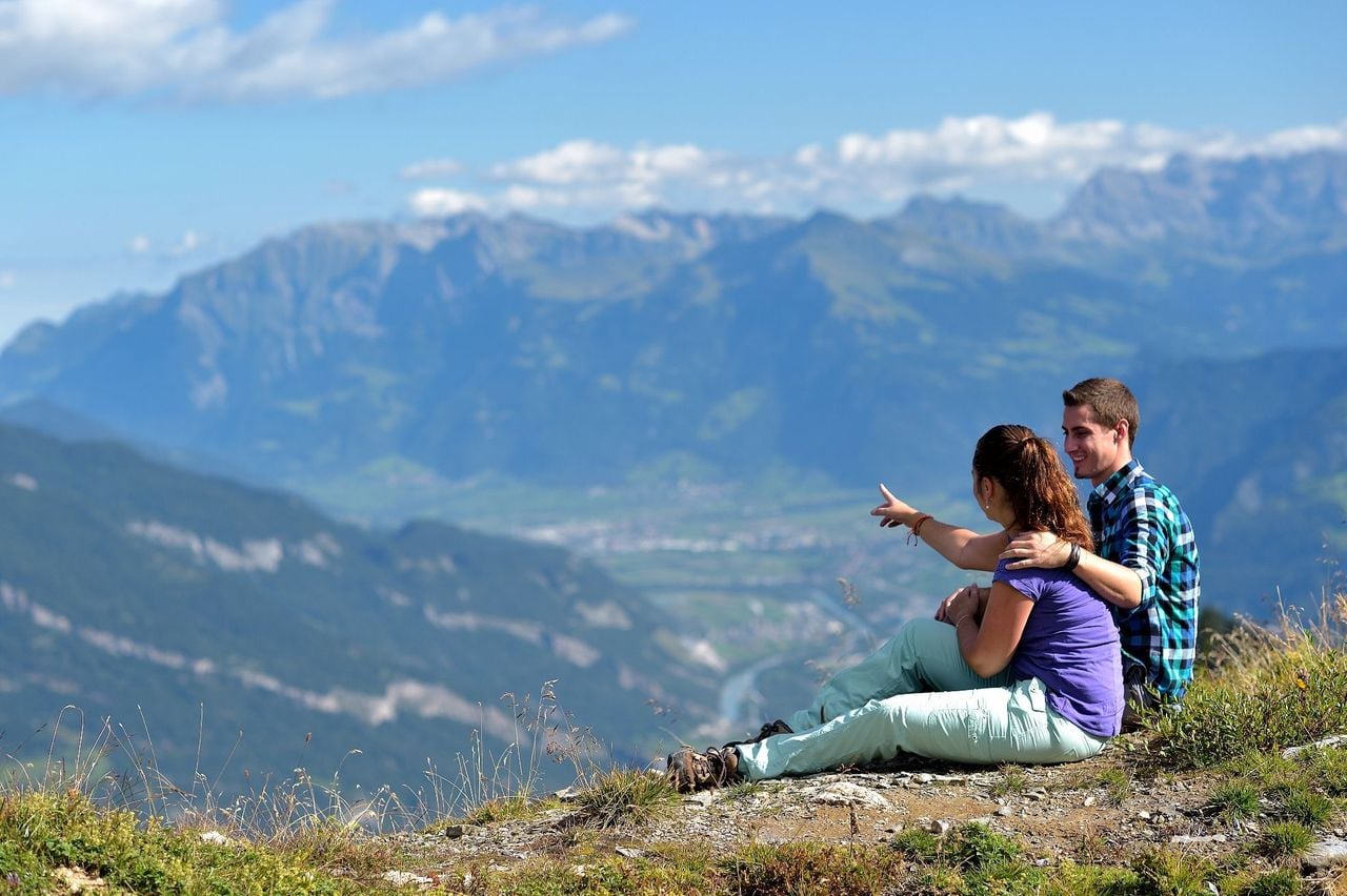 Self-guided enjoyment hike Dreibündenstein from Chur incl. picnic