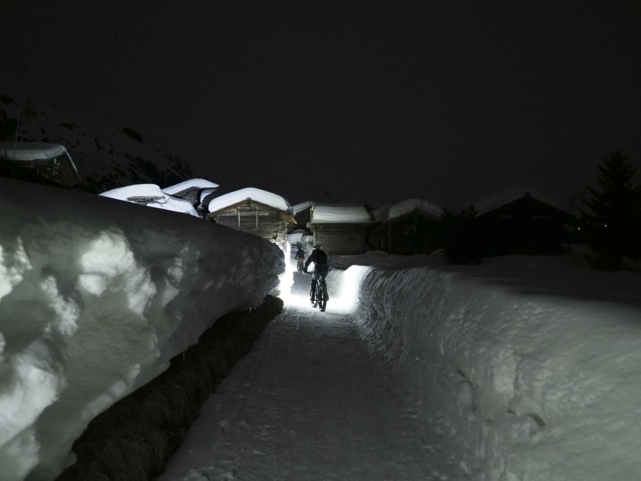 Tur Fatbike Malam di Zermatt