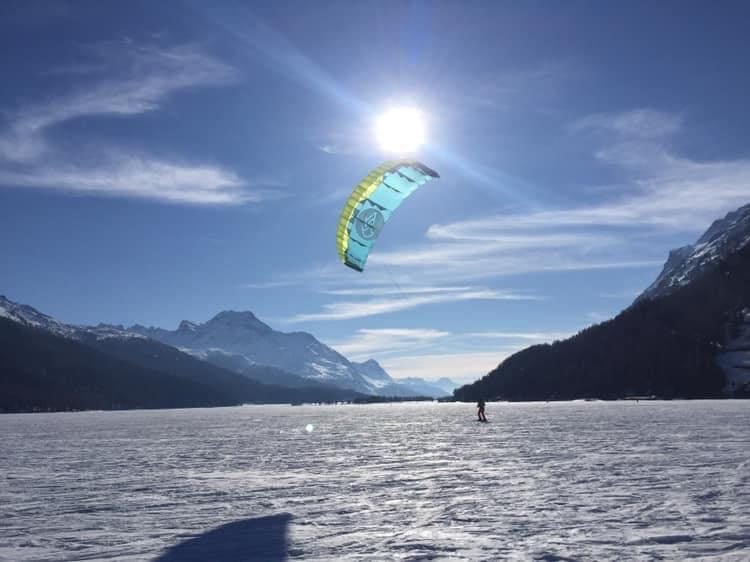 Snowkite beginners course at lake Silvaplana for 1-4 persons