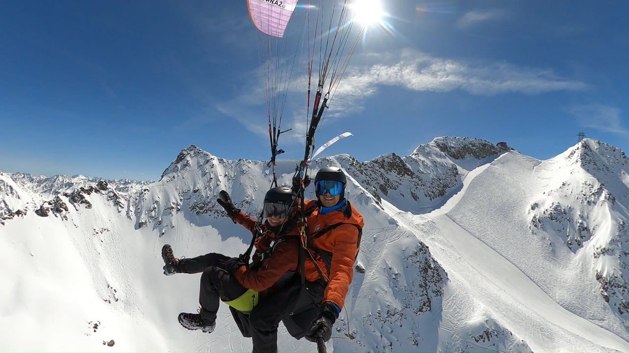 Andermatt Gleitschirmfliegen im Winter
