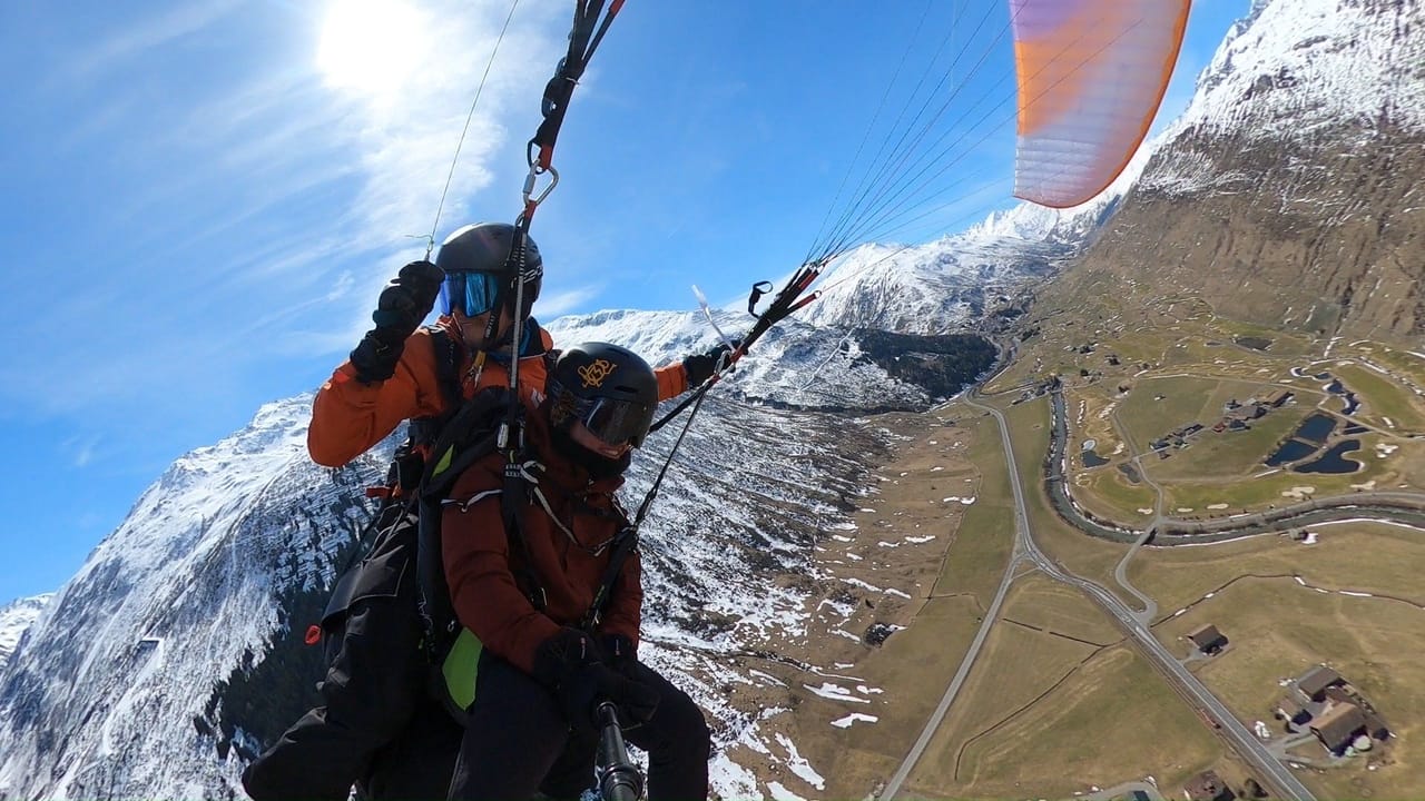Andermatt Gleitschirmfliegen im Winter