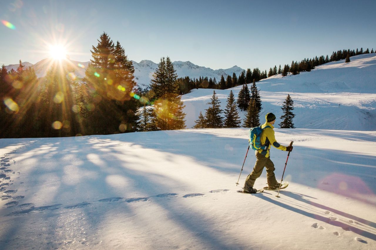Snowshoe hike Dreibündenstein from Chur incl. special lunch and train ticket