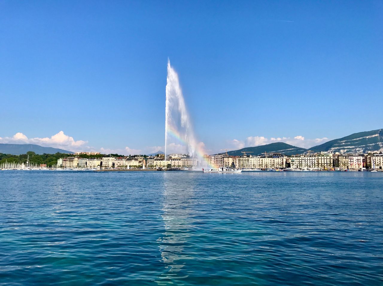 From Geneva airport: private transfer to Geneva