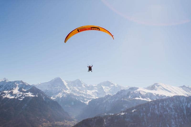 Beatenberg Gleitschirmfliegen Tandem im Sommer ab Interlaken