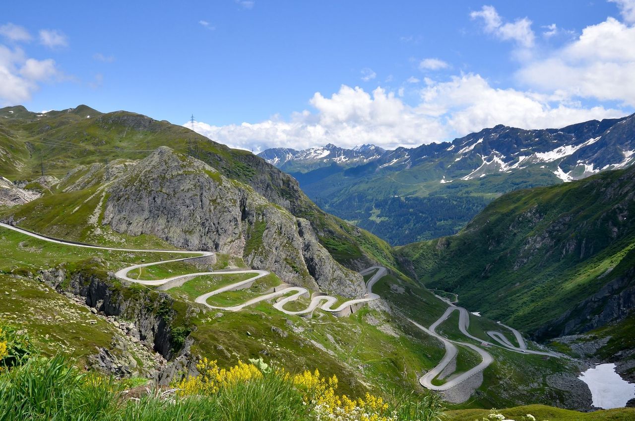Gotthard Postauto Passfahrt zwischen Andermatt und Airolo