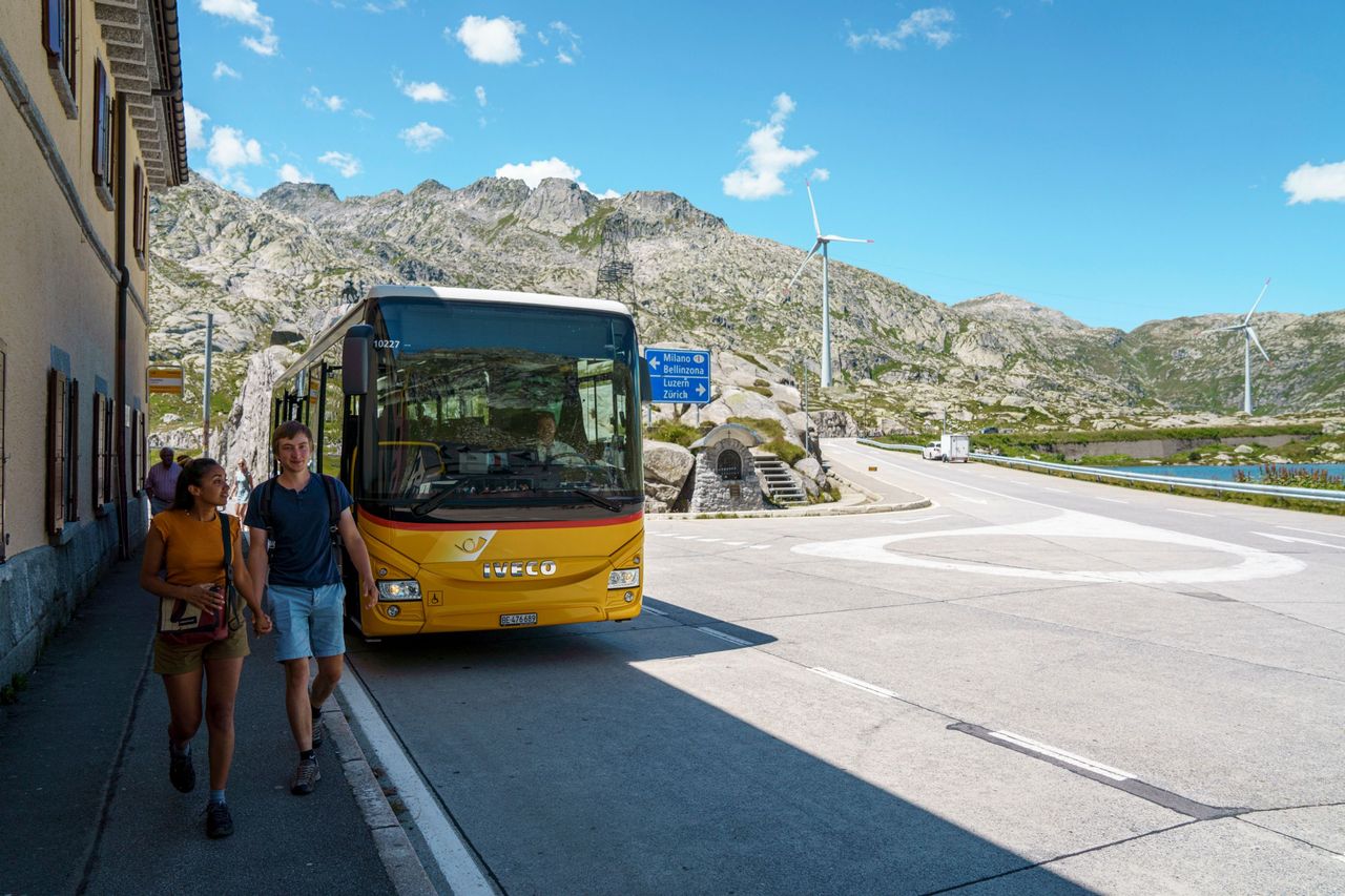 Gotthard Postauto Passfahrt zwischen Andermatt und Airolo