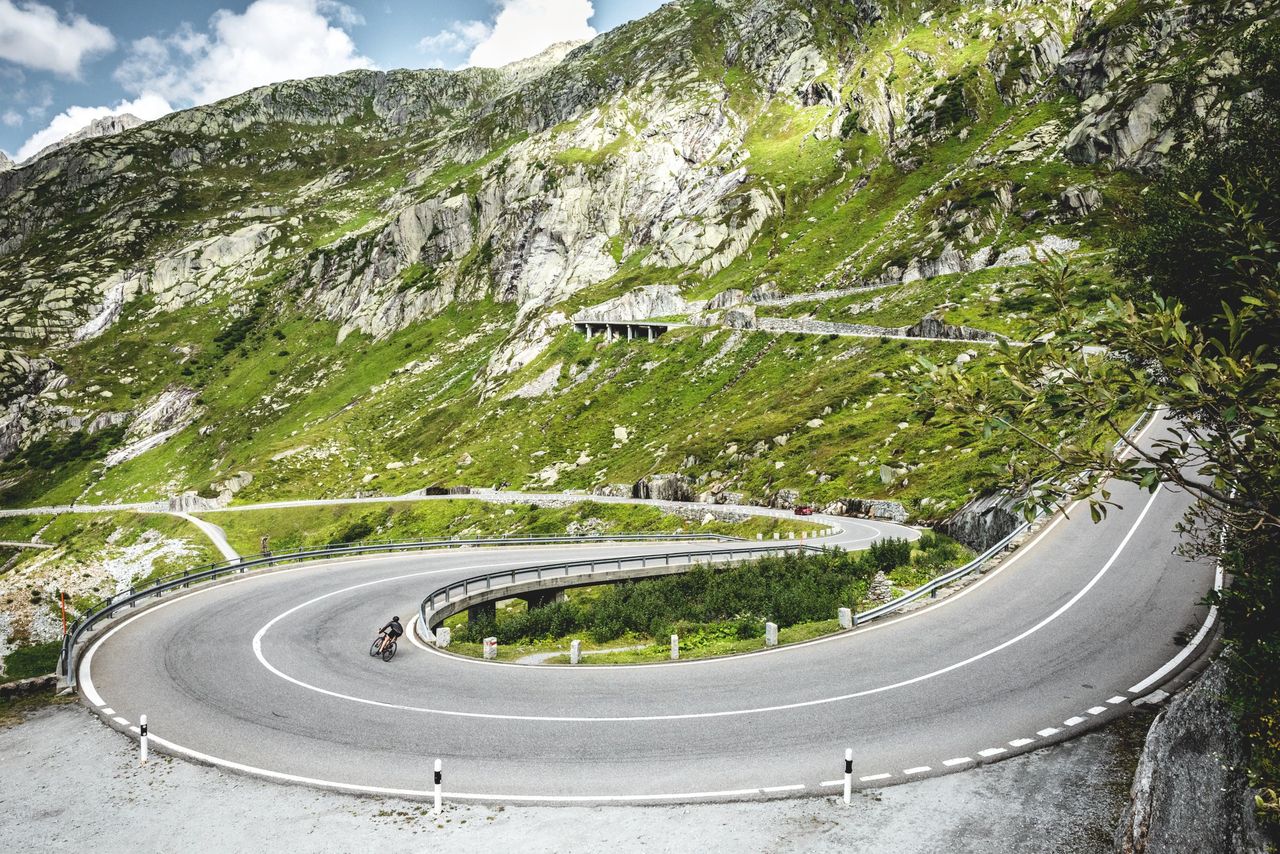 Grimsel und Nufenen Postauto Passfahrt ab Meiringen oder Airolo