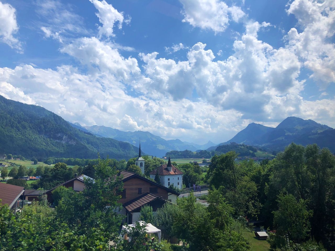 From Geneva: Winter Bus Tour to Gruyères, Chocolate Factory, and Cheese Dairy