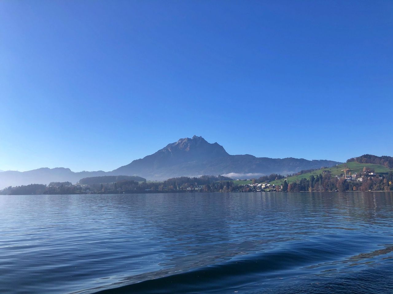 Ab Küssnacht am Rigi: Day trip to Lake Lucerne with inflatable boat