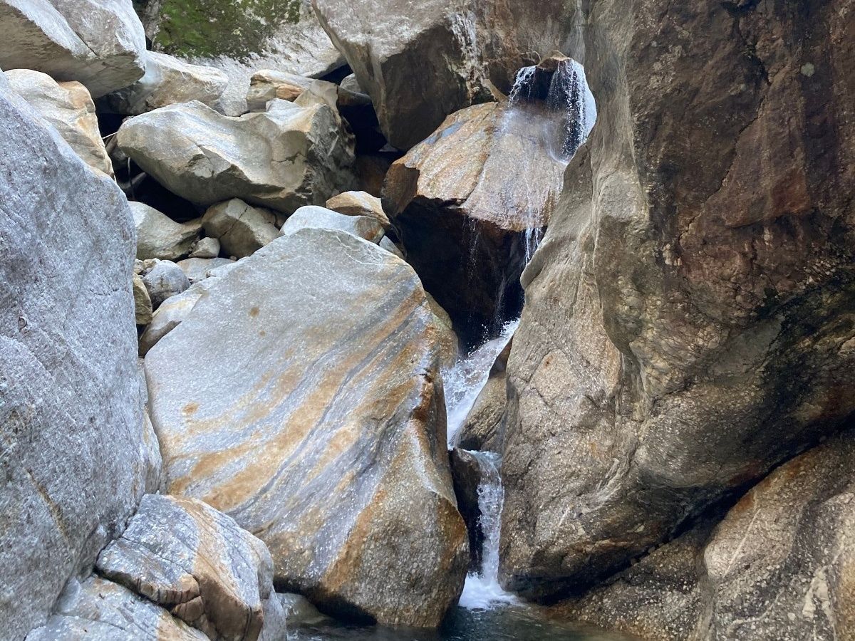 Pontirone Schlucht Canyoning 3 Stunden für Fortgeschrittene