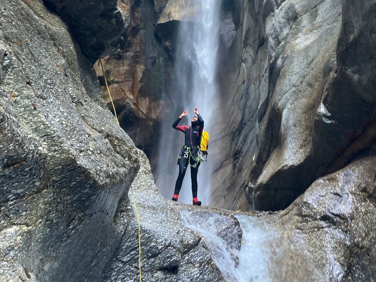 Pontirone Schlucht Canyoning 3 Stunden für Fortgeschrittene