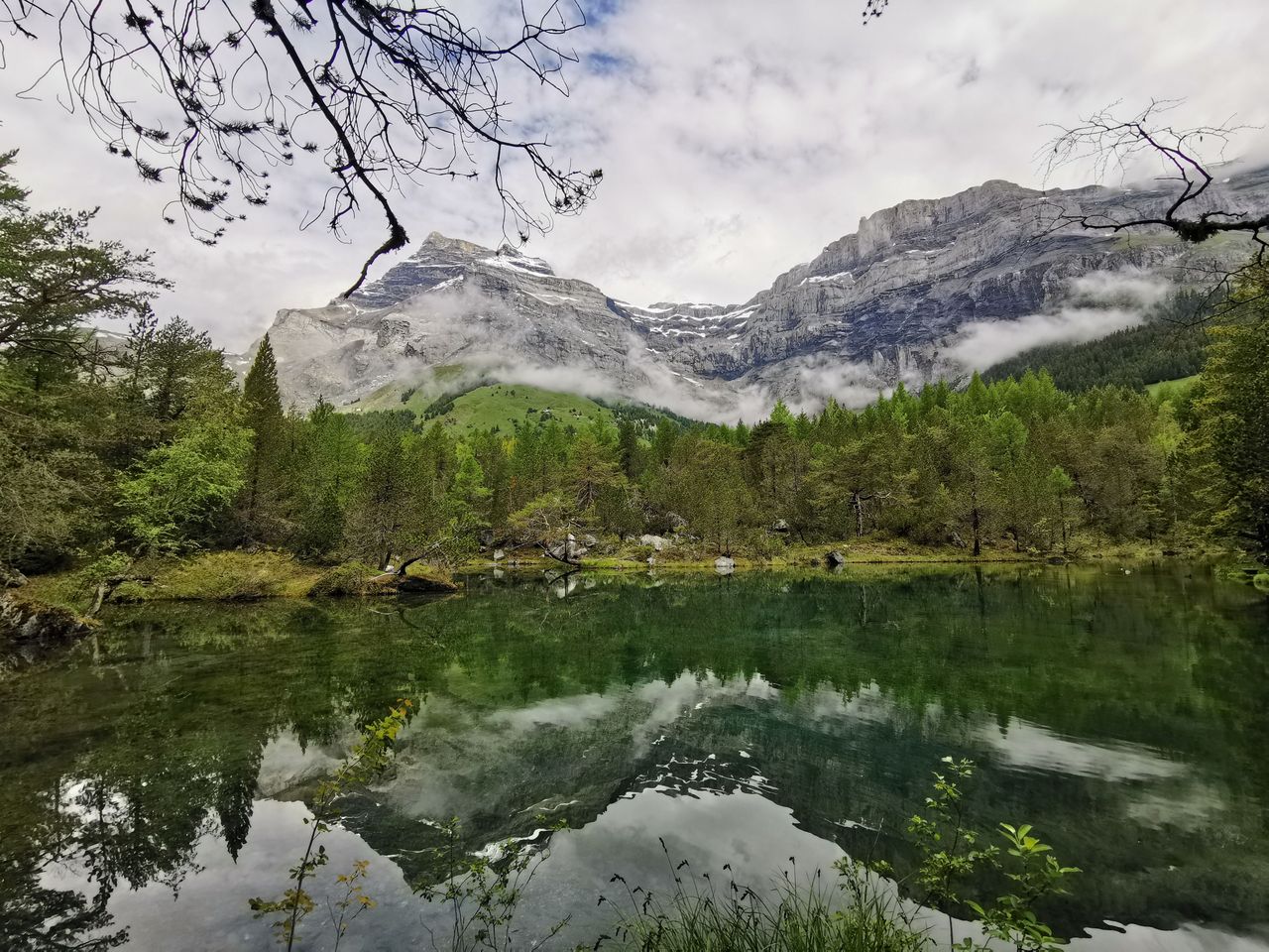 Fliegenfischen im Tal von Derborence im Wallis