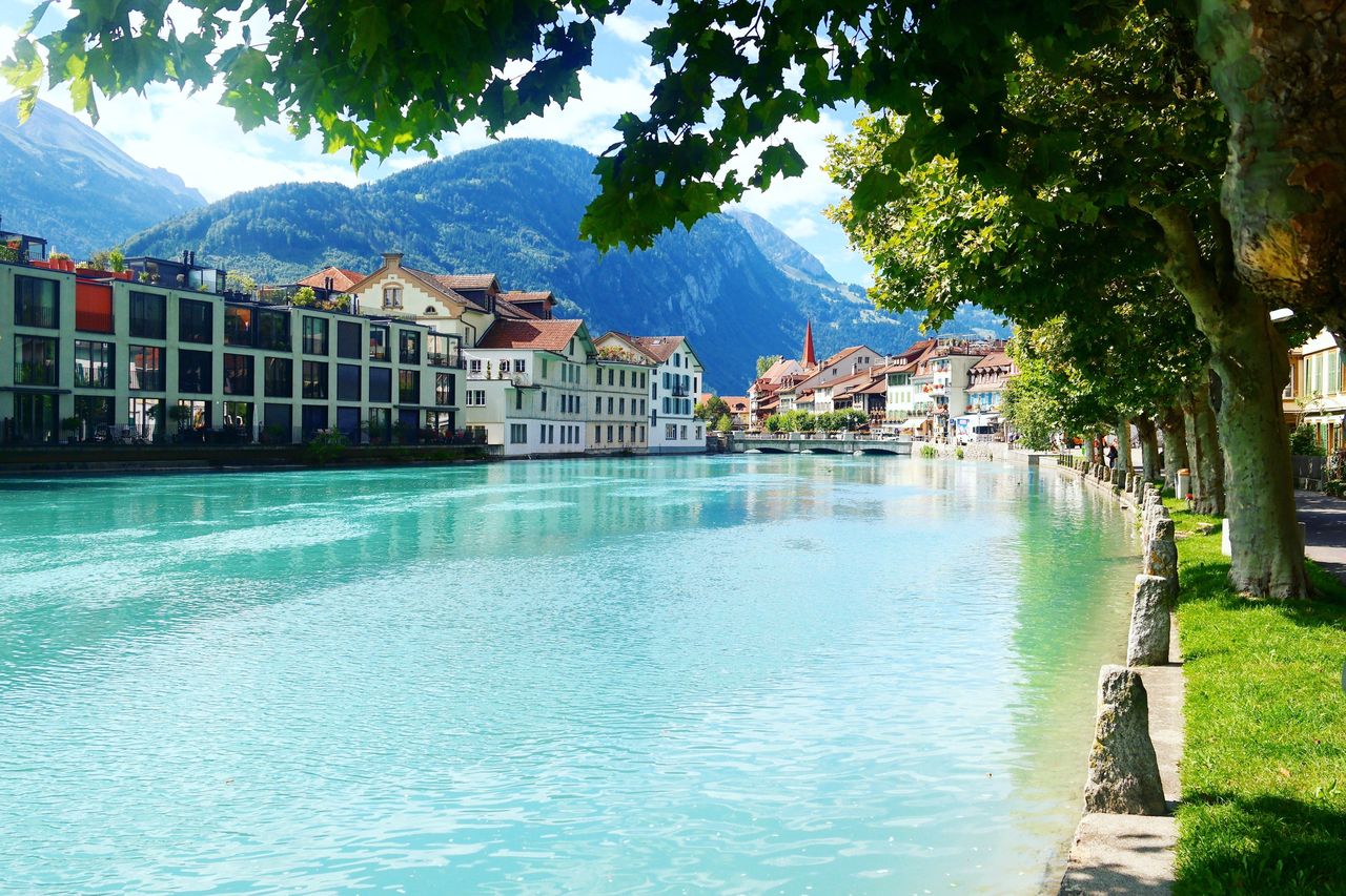 Bahnticket zwischen Zürich Flughafen und Interlaken Ost