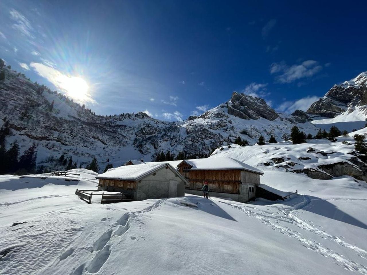 Individuelle, geführte Schneeschuhwanderung in Uri