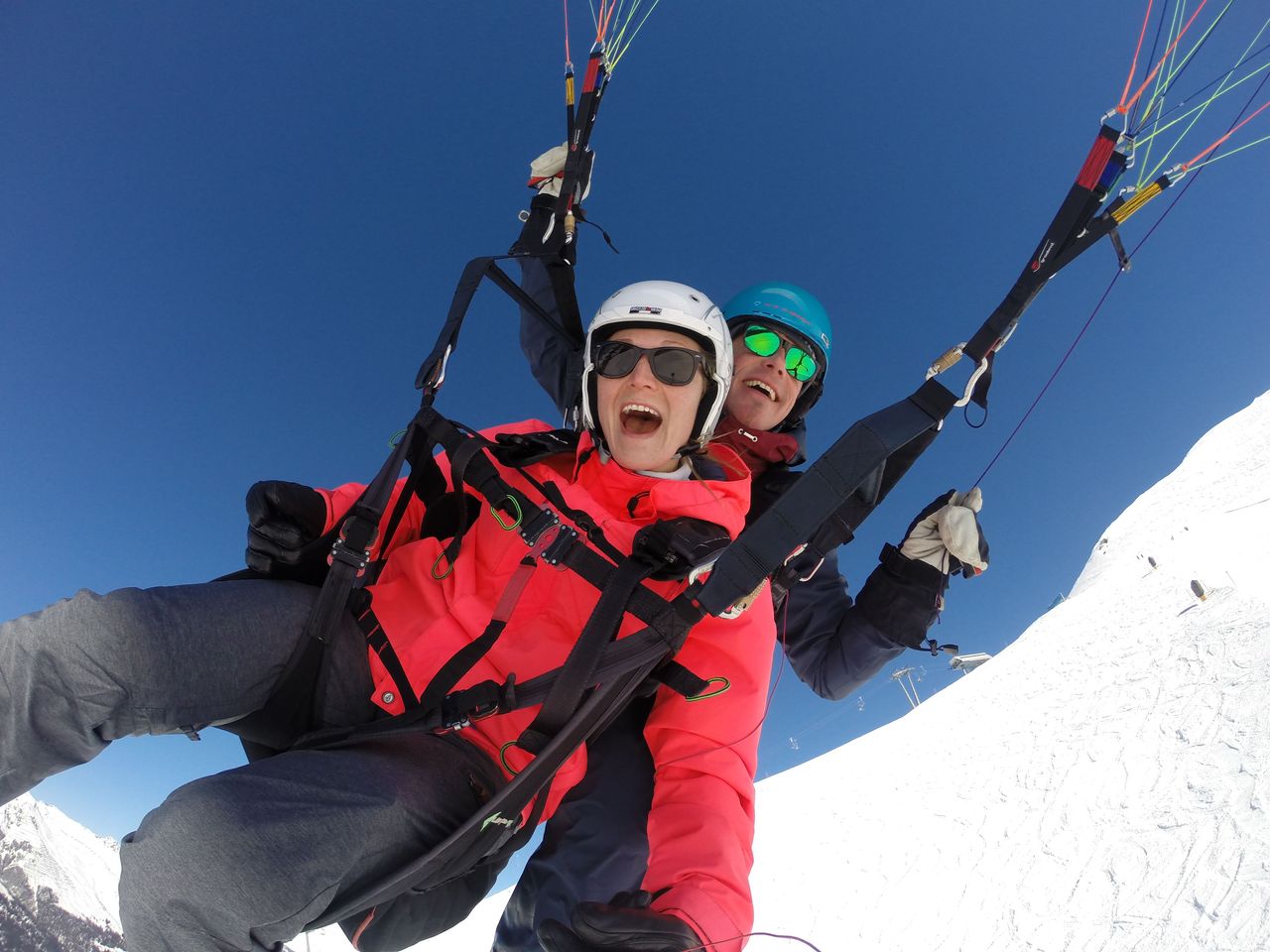 Klosters Gleitschirmfliegen mit Privatpilot halber Tag