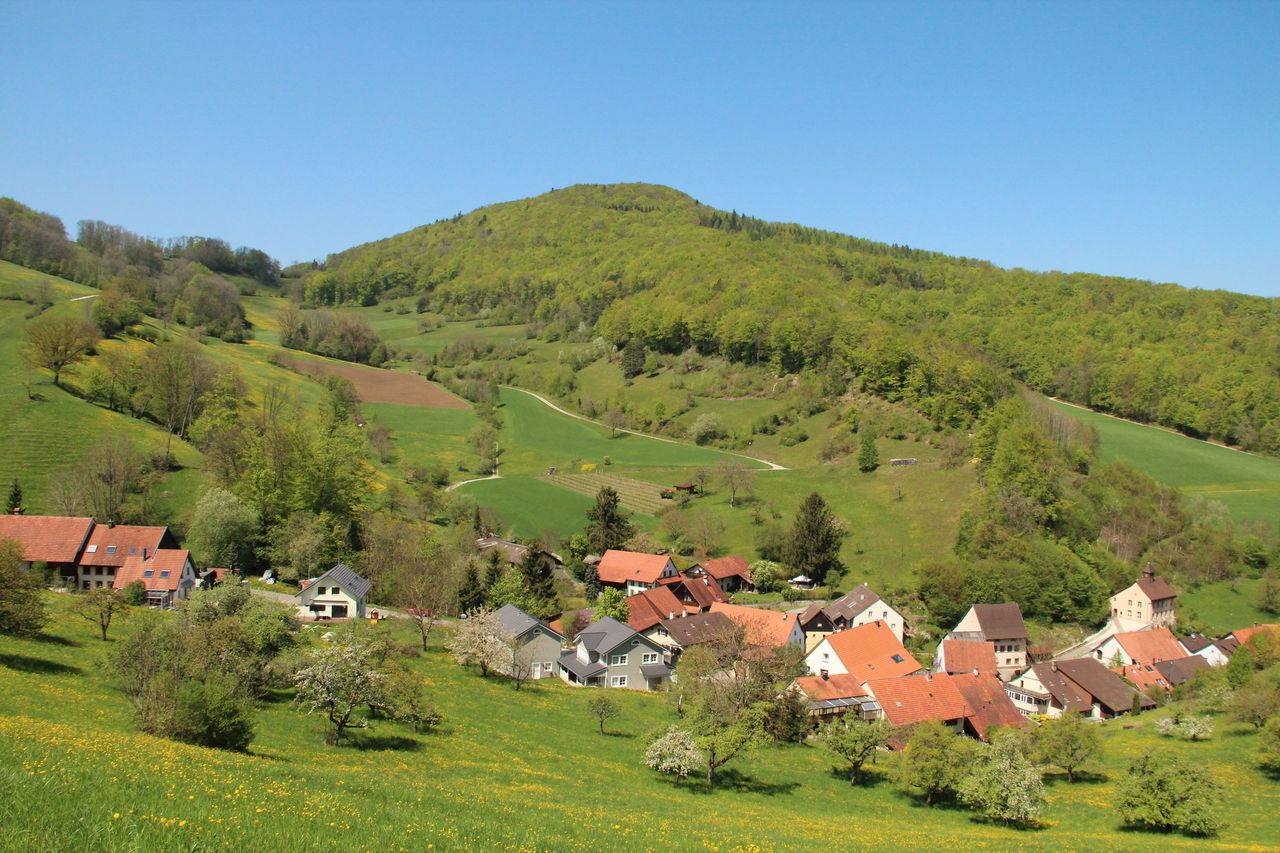"Churches and chapels" guided hike in the Staffelegg valley