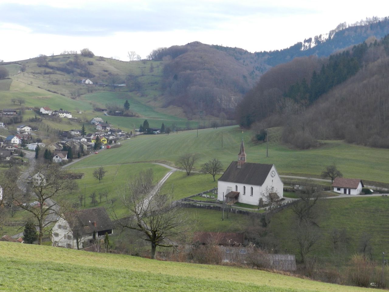 "Churches and chapels" guided hike in the Staffelegg valley