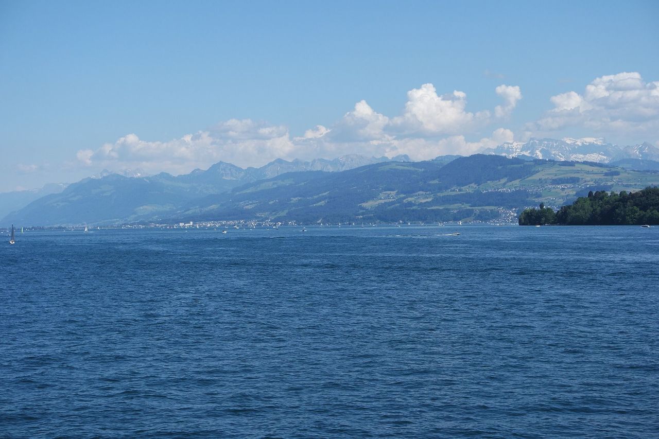 Water sports fun on Lake Zurich from Zurich