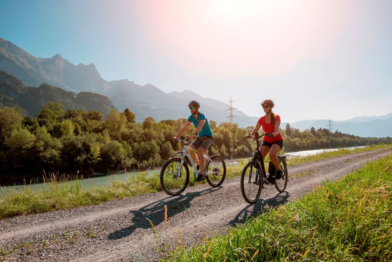 Self-guided bike or e-bike tour from Chur incl. lunch in three restaurants