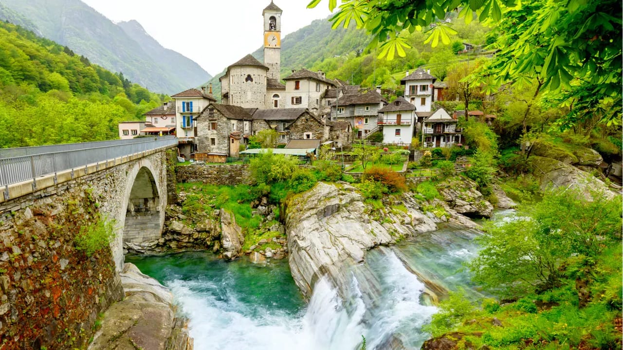 Ab Lugano: privater Tagesausflug Verzasca Tal und Lago Maggiore