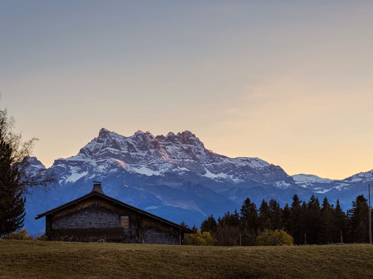 From Geneva or Geneva Airport: transfer to popular places around Lake Geneva