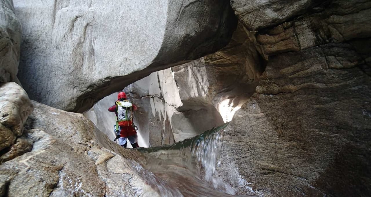 Lodrino Schlucht Canyoning für Experten halber Tag