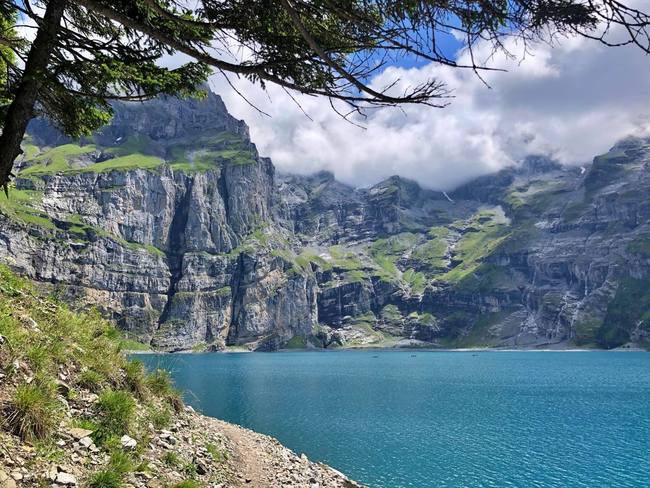 From Interlaken: Day tour of Lake Blausee and Lake Oeschinen