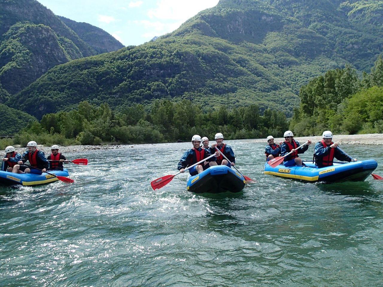 Fun Rafting für Gruppen auf dem Fluss Ticino