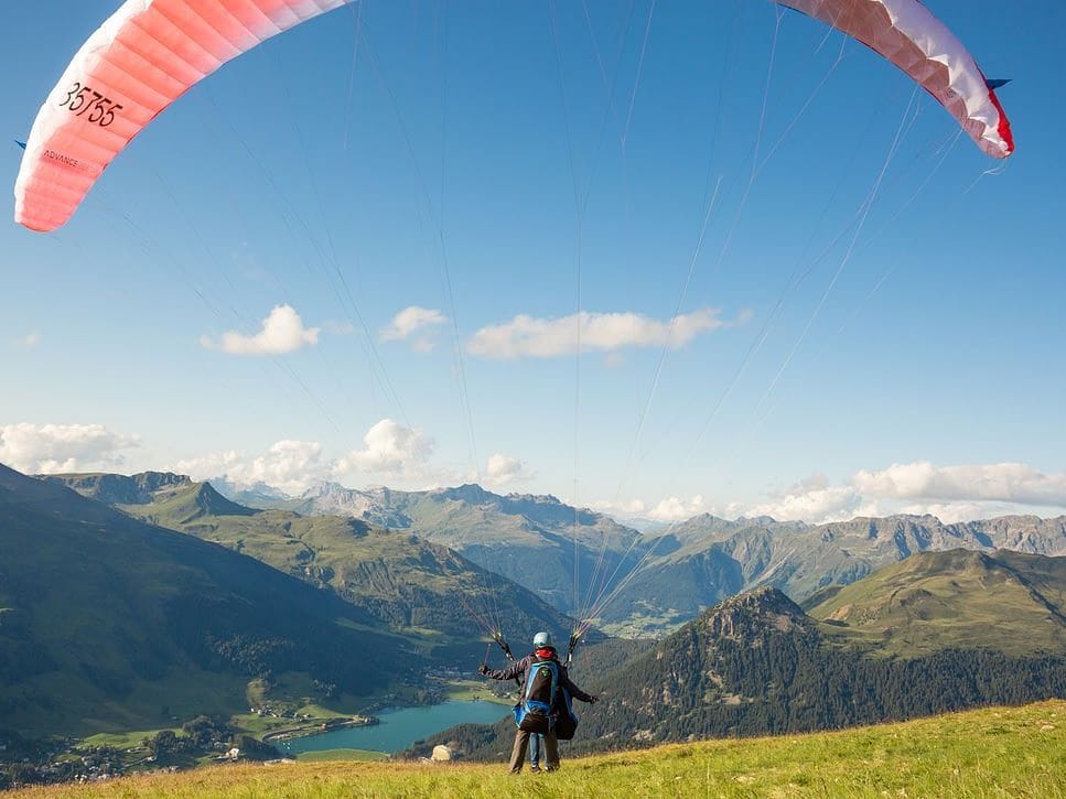 Davos Gleitschirmfliegen zu zweit mit Fondue