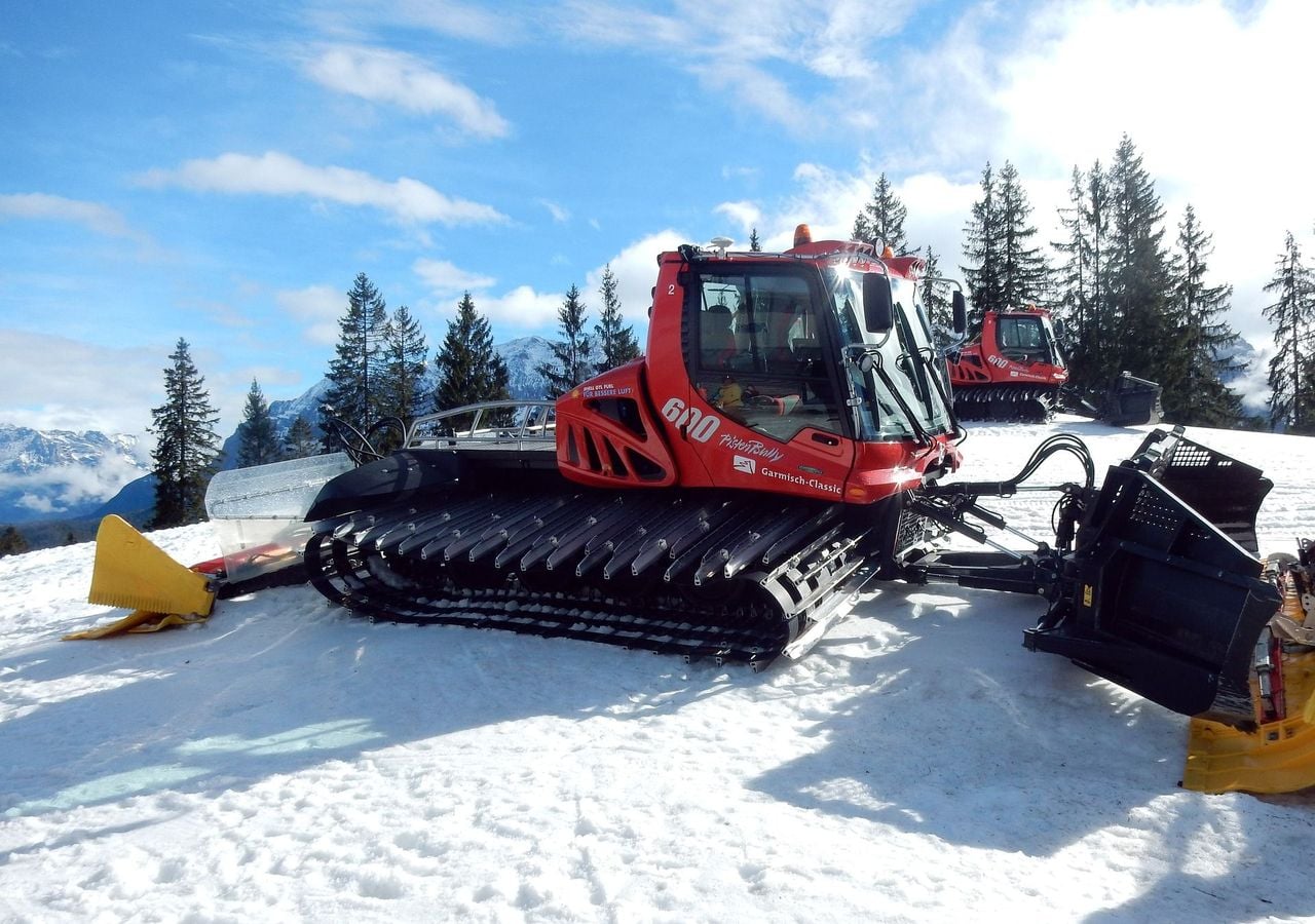 Driving a snow groomer on the Pizol