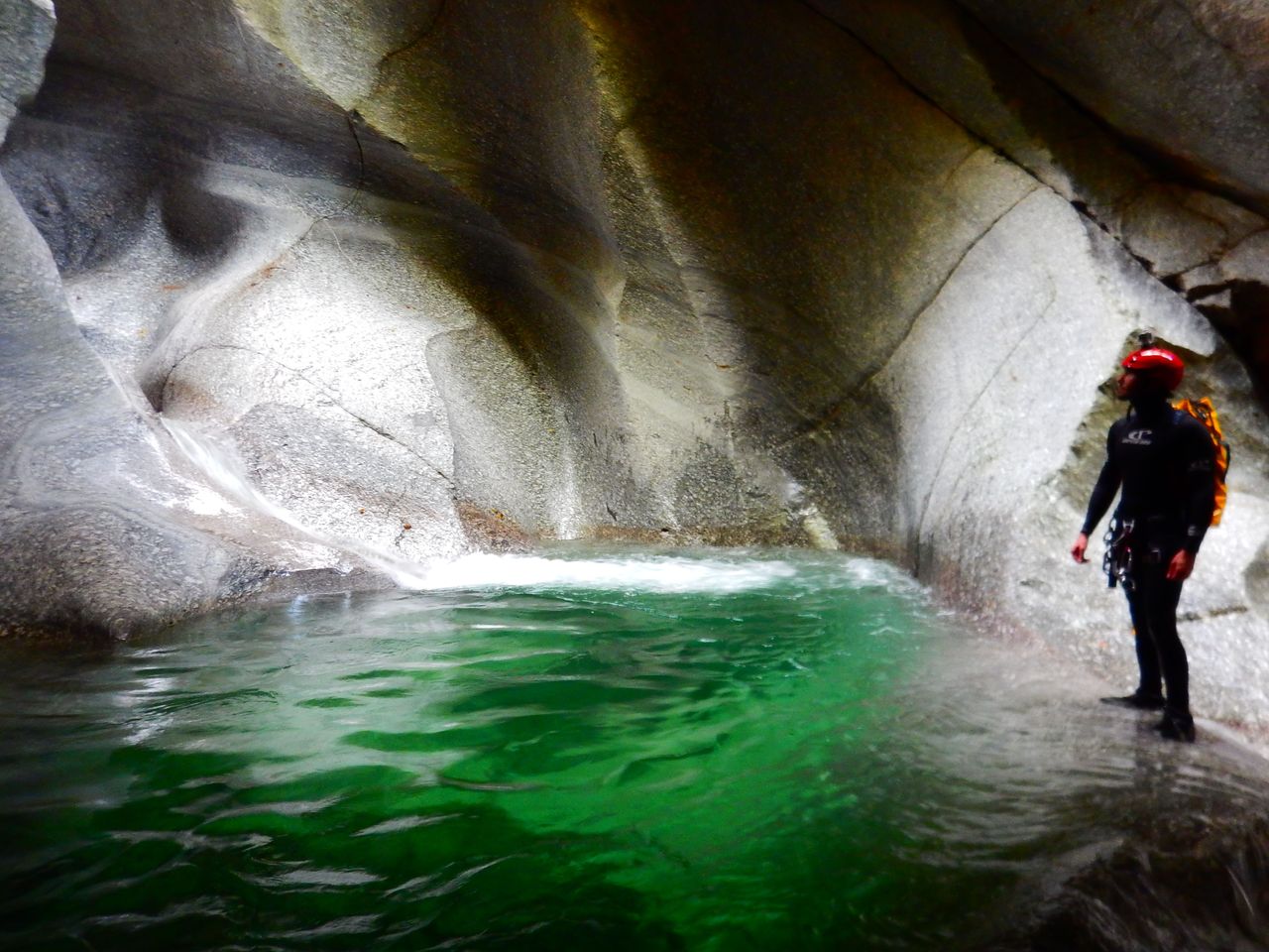 Pontirone Schlucht Canyoning 4 Stunden für Fortgeschrittene