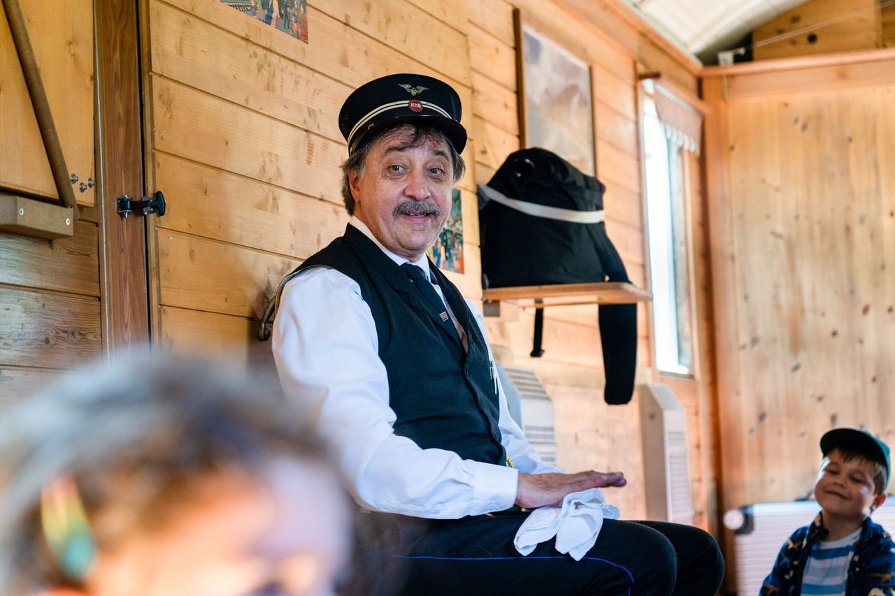 Clà Ferrovia Reise ins Gletscherland Rhätische Bahn Ticket ab St. Moritz