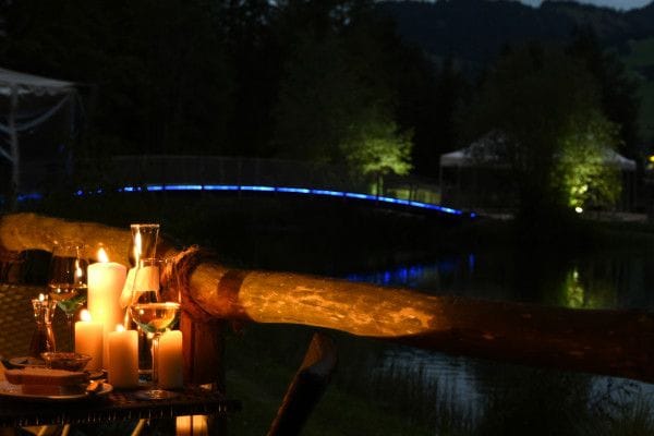 Romantisches Boot Dinner am Forellensee