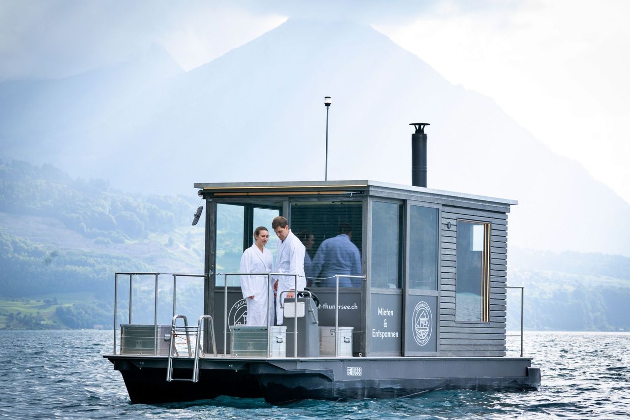 Kayak tour and sauna boat on Lake Thun