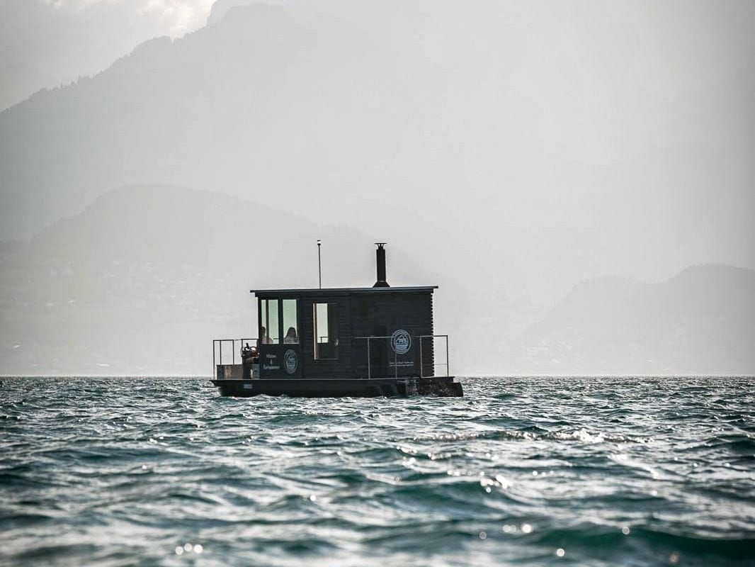 Kayak tour and sauna boat on Lake Thun