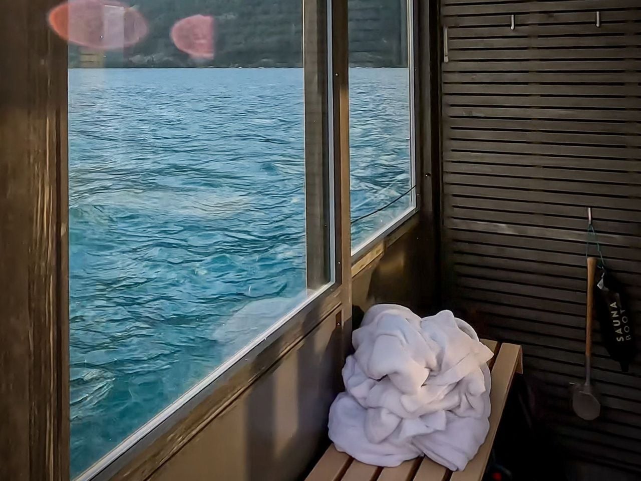 Kayak tour and sauna boat on Lake Thun