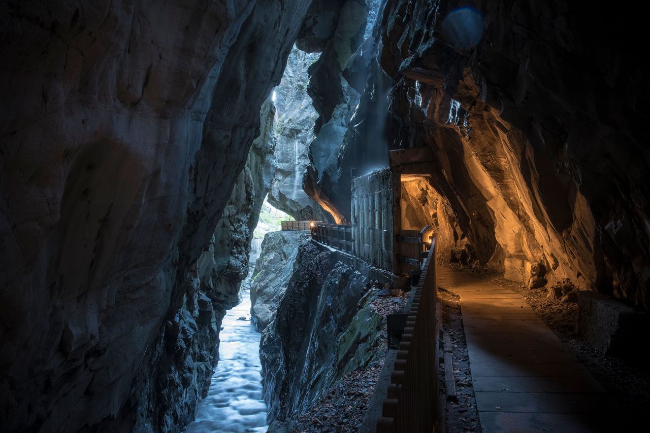 Weintour, Therme und Tamina Schlucht