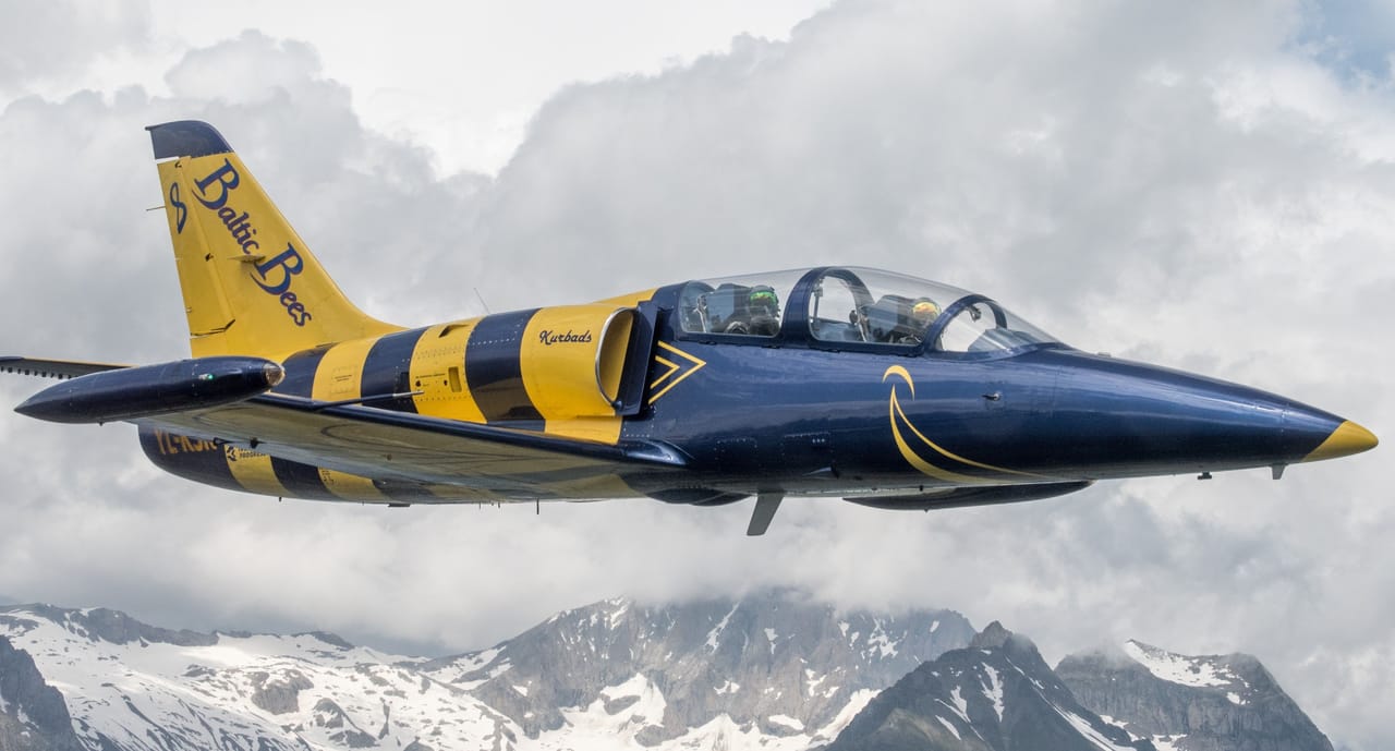 L-39 Albatros Jetflug in den Alpen ab Sion