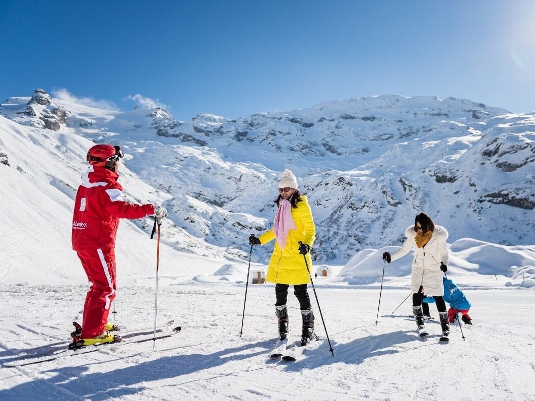 From Lucerne: Full-day Titlis snow fun tour for beginner skiers