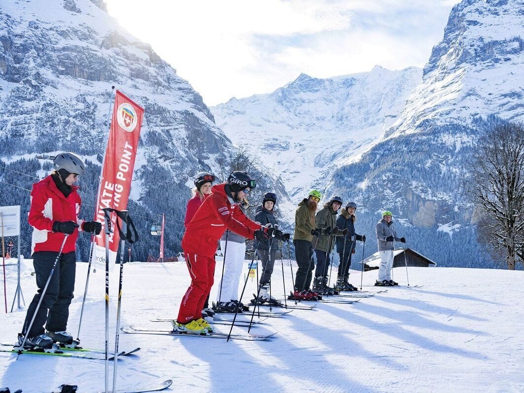 From Lucerne: Day trip to Grindelwald with ski course for beginners