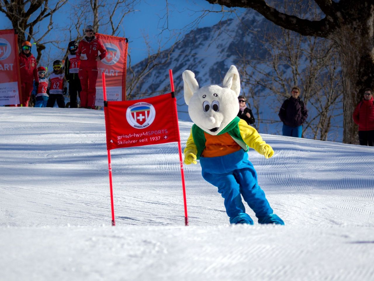 Männlichen Skischule Gruppenunterricht für Kinder