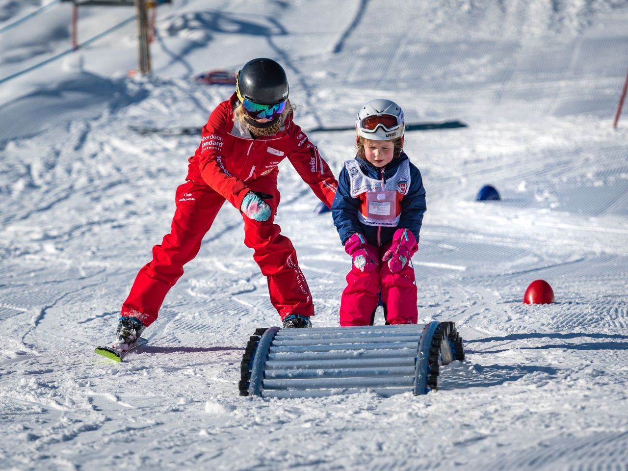 Männlichen Skischule Gruppenunterricht für Kinder