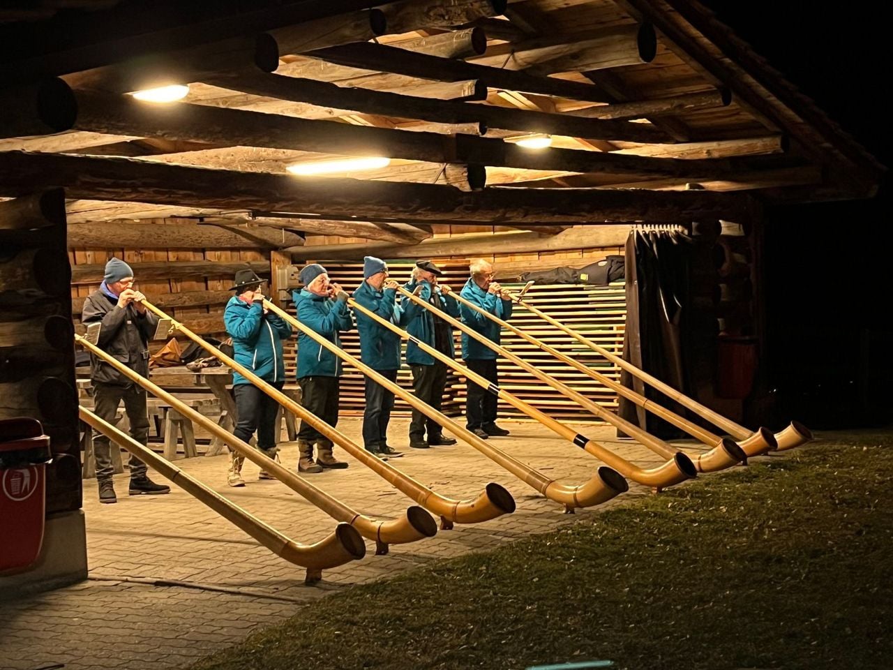 Torchlight walk with aperitif and music in Vella