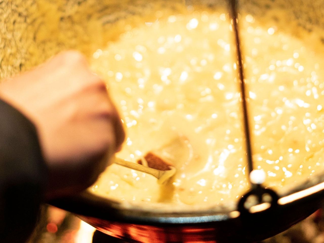 Outdoor Fondueplausch in Zermatt Erlebnis für Gruppen unter den Sternen