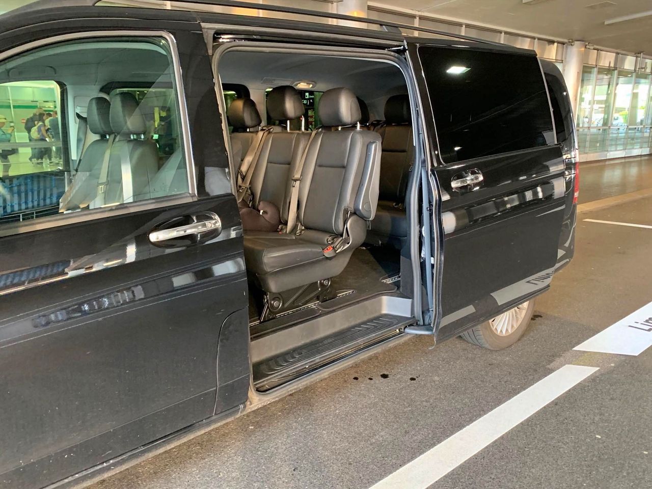 From Geneva airport: private transfer to Montreux