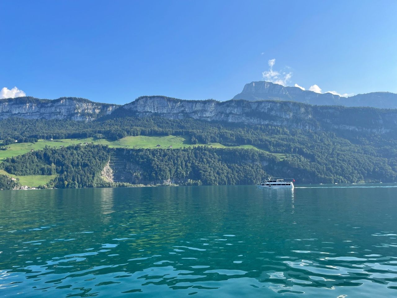 Mittagessen und Schiffsrundfahrt Vierwaldstättersee ab Luzern
