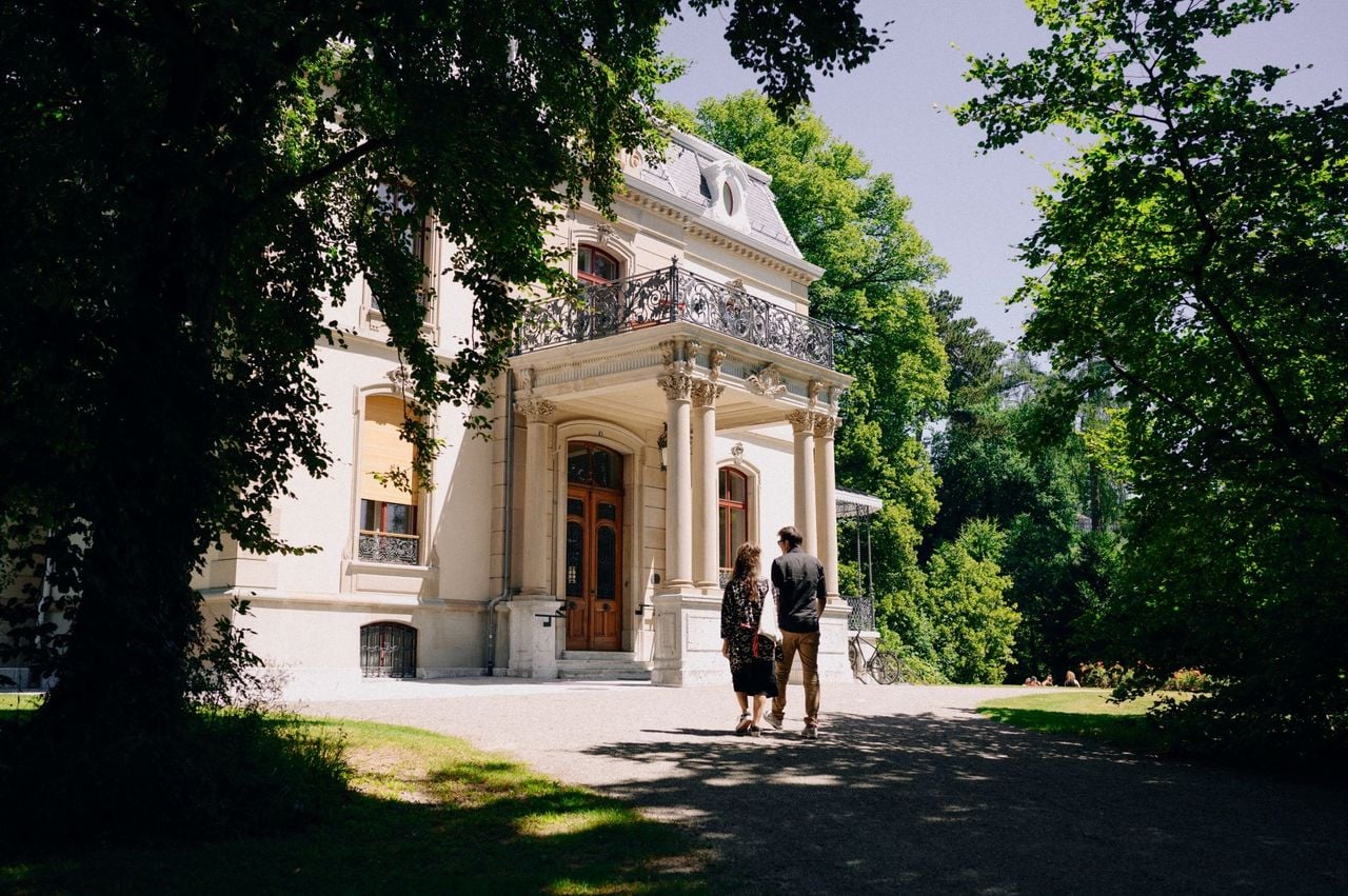 Villas and Gardens in Winterthur City Tour