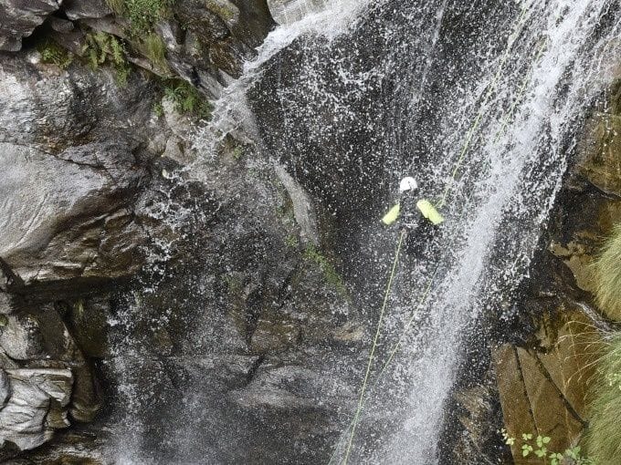 Iragna Schlucht Canyoning für Experten ganzer Tag ab Riviera
