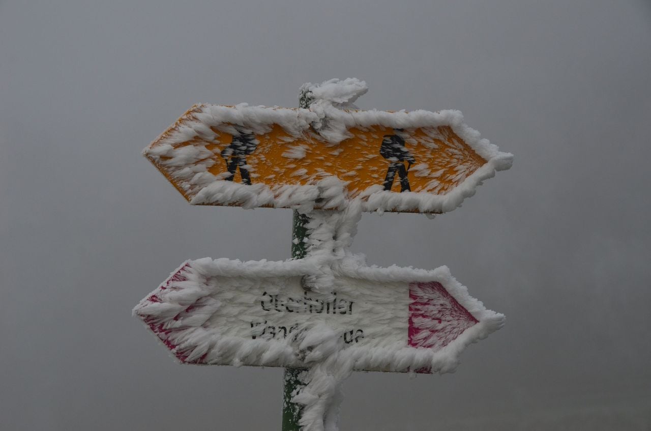 Winter hike snow, ice and geology in the Jurapark Aargau